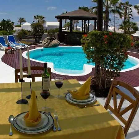 Playa Blanca Sleeps 6 Pool Wifi Appartement